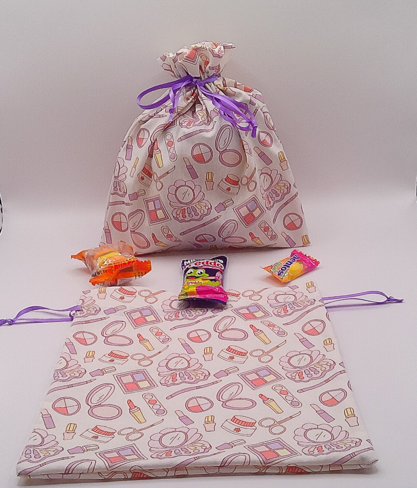 Make up material drawstring party favour bags